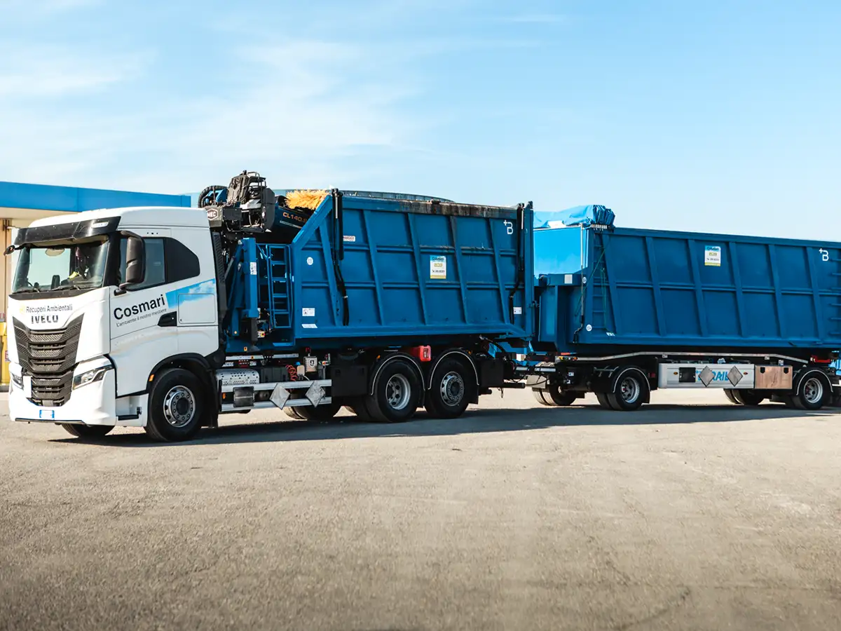 AUTOTRENO CON CARICATORE P.U. TON. 19