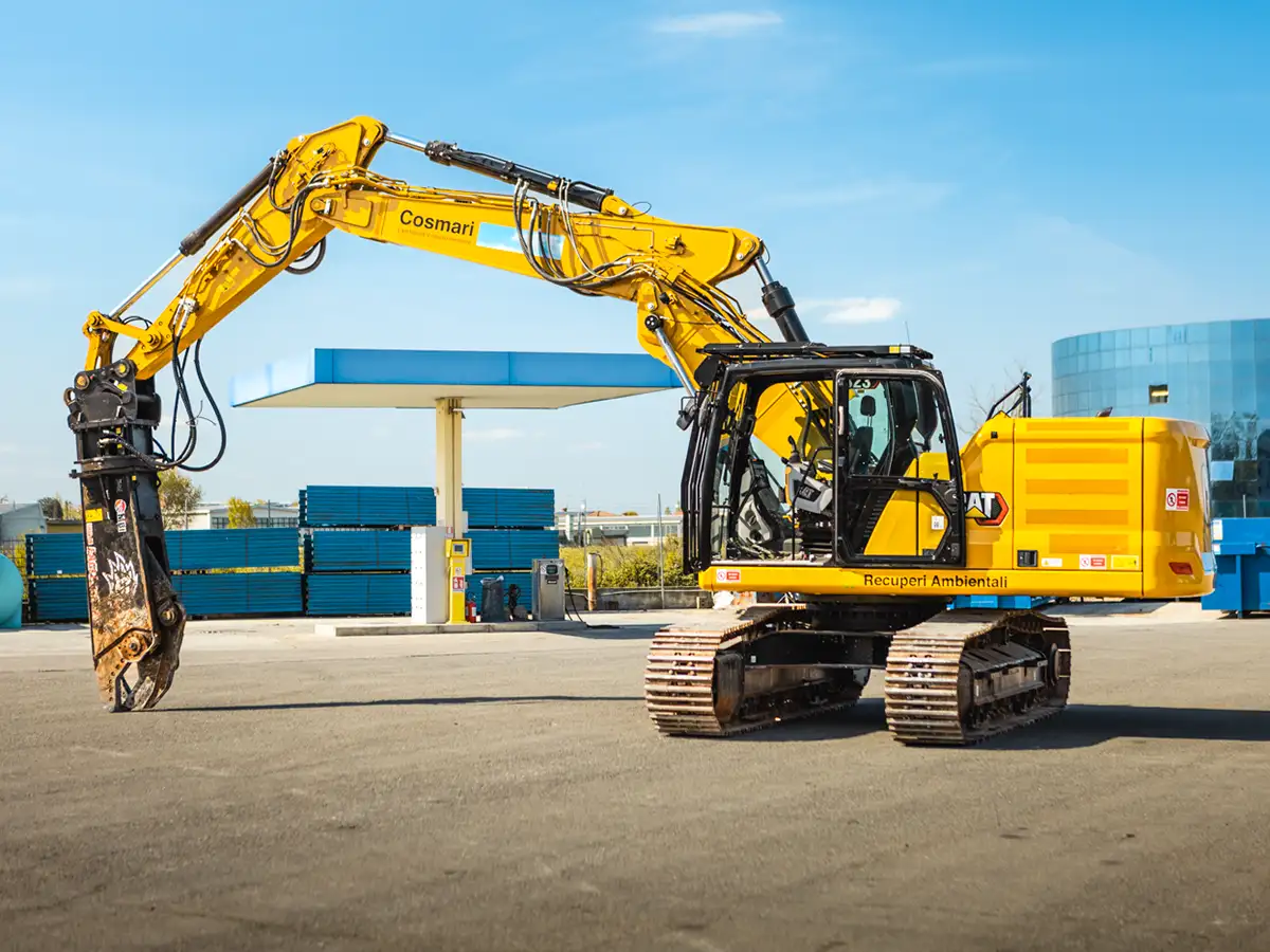 ESCAVATORE CINGOLATO TON. 25