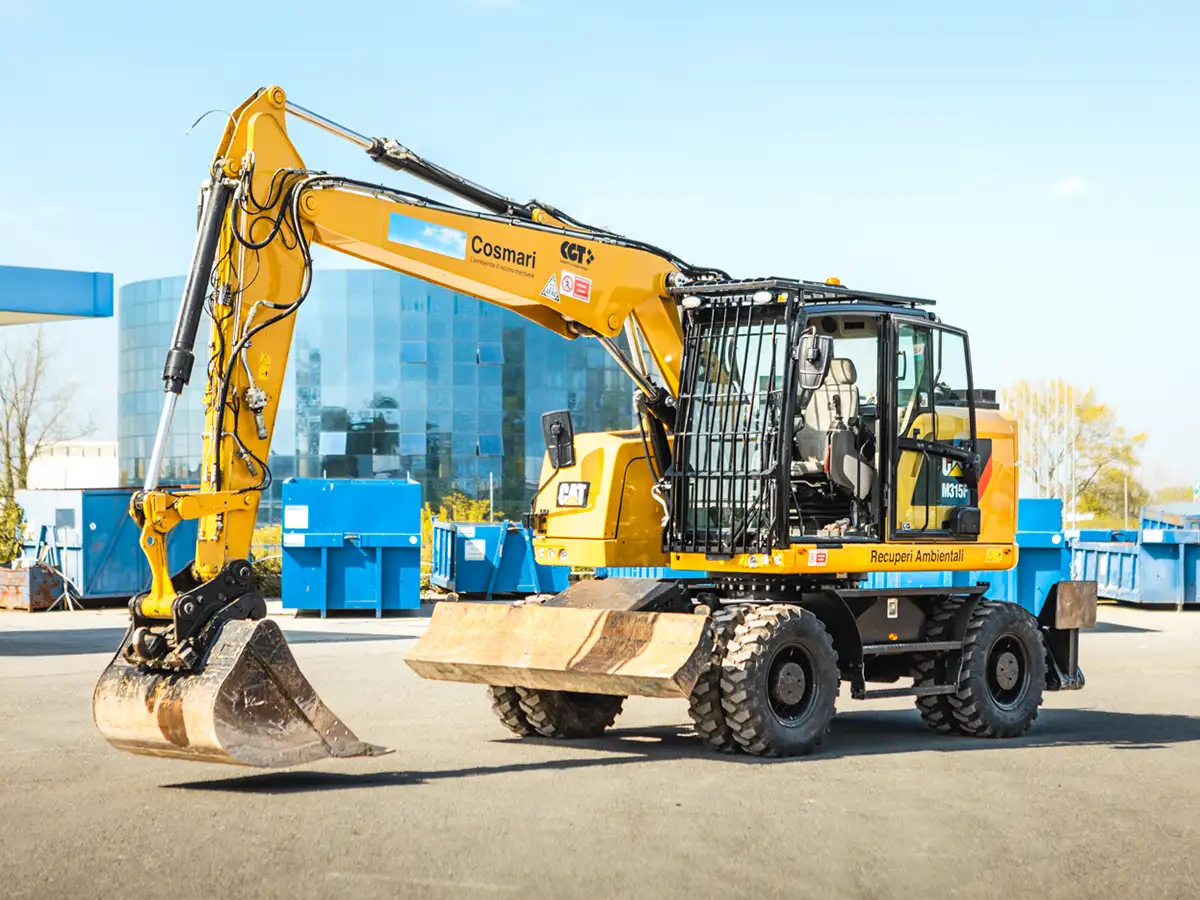 ESCAVATORE GOMMATO TON. 18