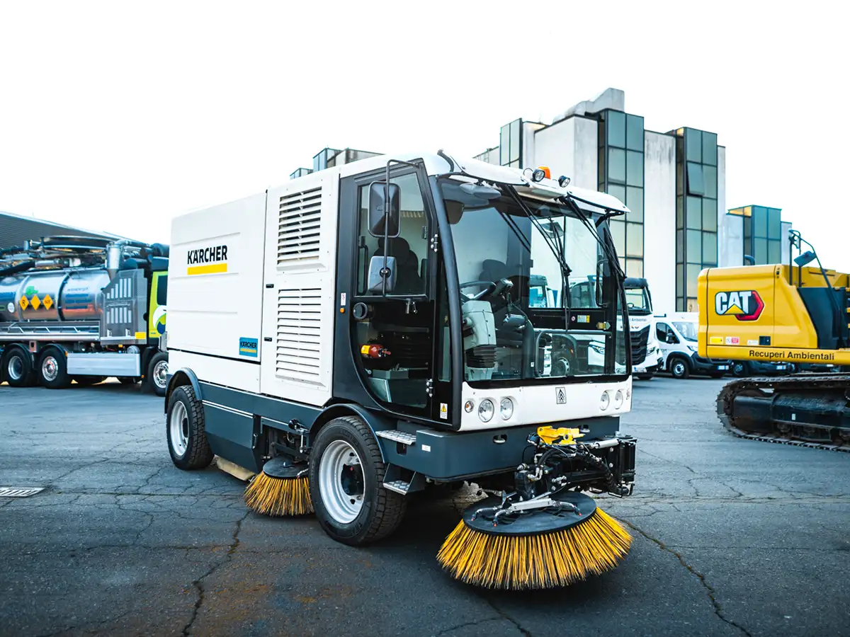 SPAZZATRICE STRADALE